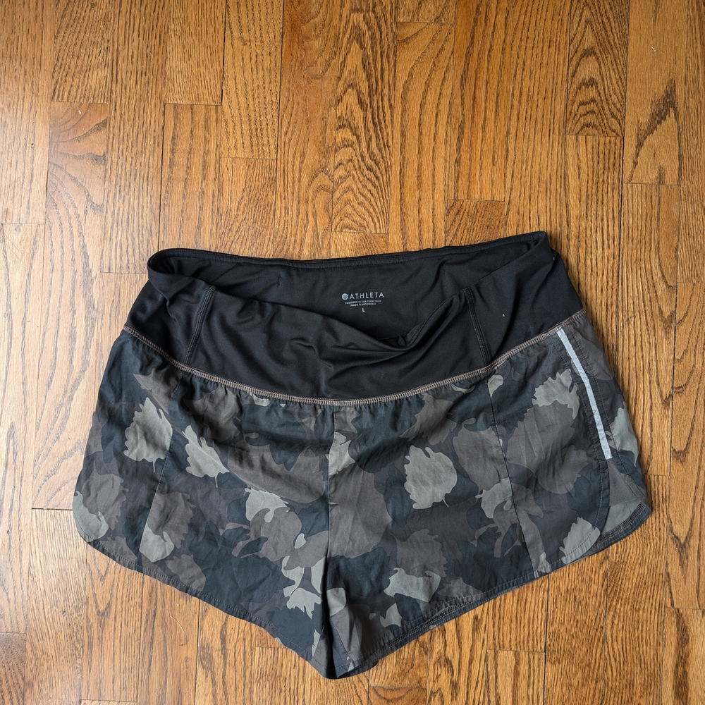 Athleta Women's Black and Brown Camo Shorts